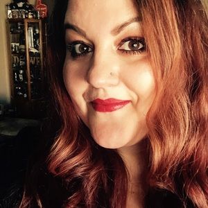 Meet your Posher, Larissa